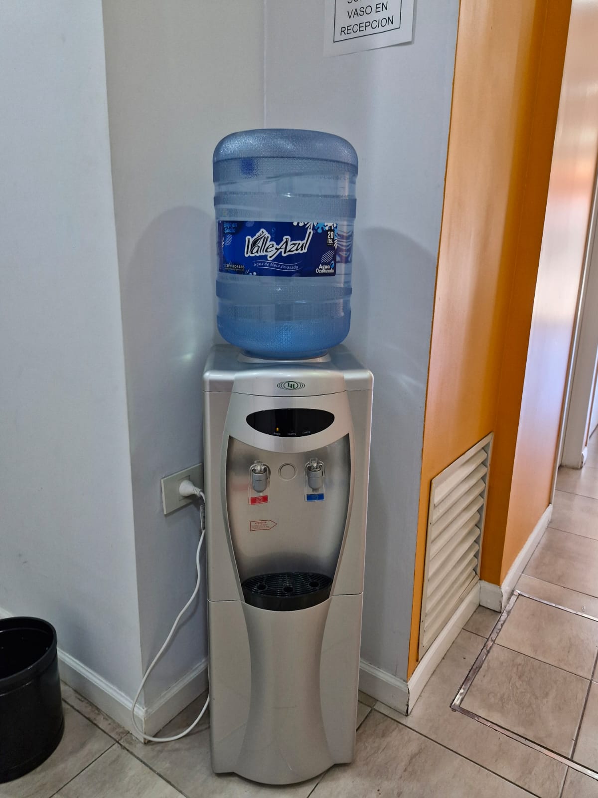 Equipo fr&iacute;o calor instalado con un bid&oacute;n de Agua Valle Azul